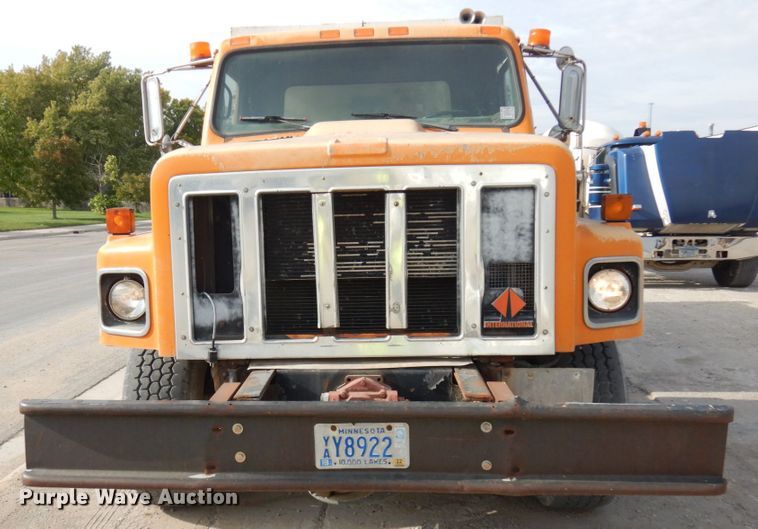 image for item JQ9306 1992 International 2674  dump truck