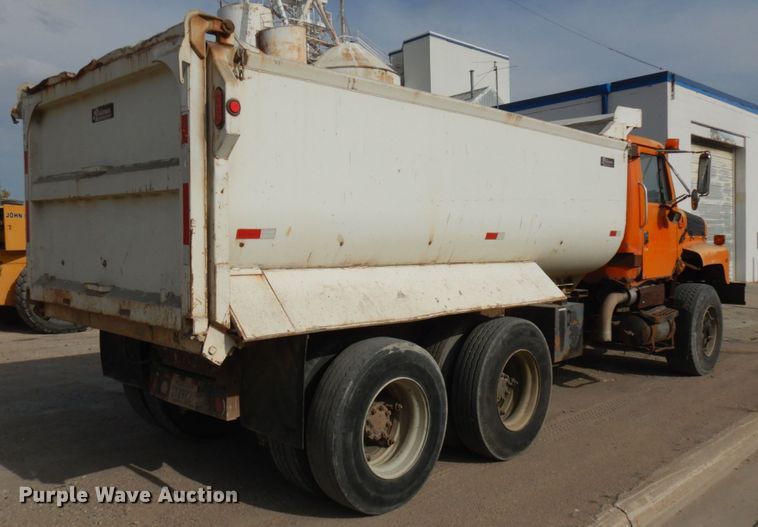 image for item JQ9306 1992 International 2674  dump truck