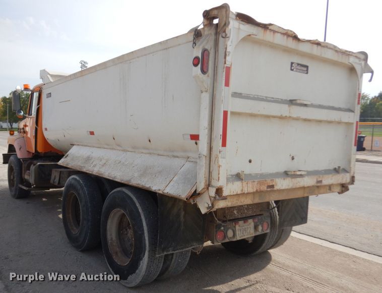 image for item JQ9306 1992 International 2674  dump truck