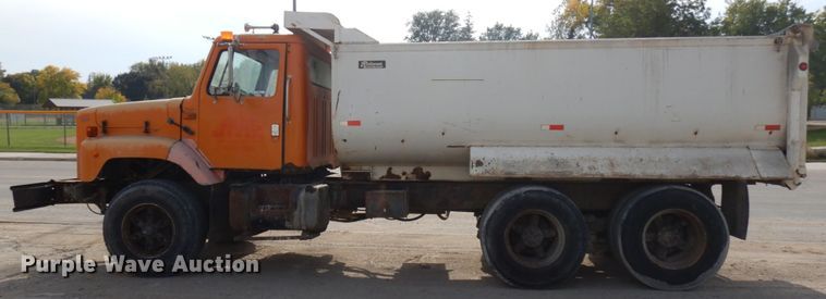 image for item JQ9306 1992 International 2674  dump truck