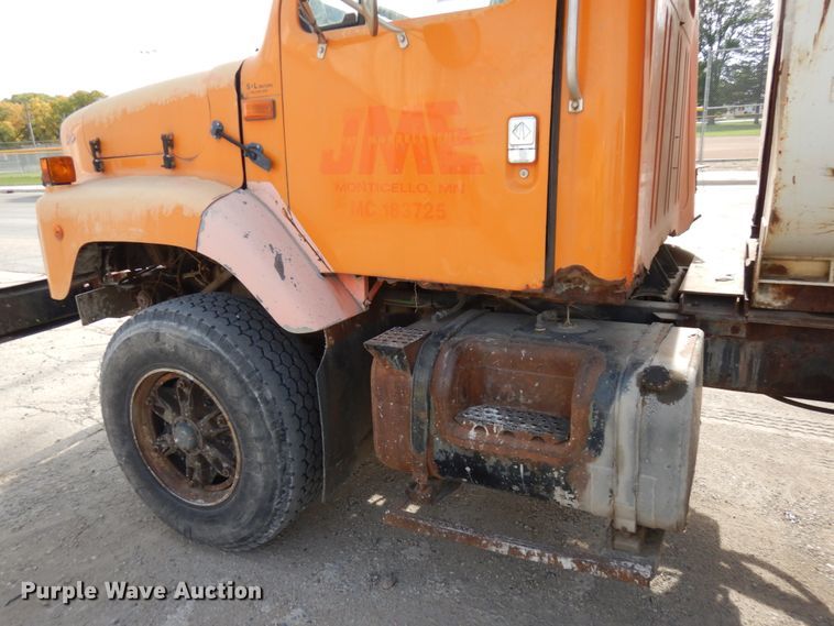 image for item JQ9306 1992 International 2674  dump truck