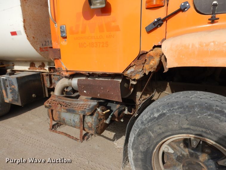 image for item JQ9306 1992 International 2674  dump truck