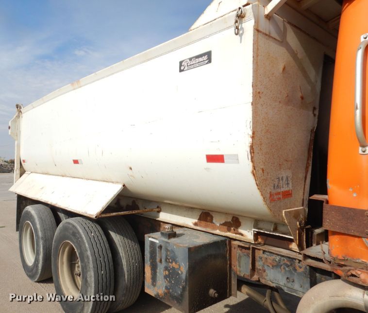 image for item JQ9306 1992 International 2674  dump truck