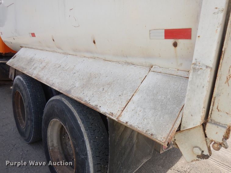image for item JQ9306 1992 International 2674  dump truck