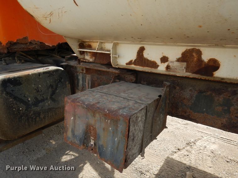 image for item JQ9306 1992 International 2674  dump truck