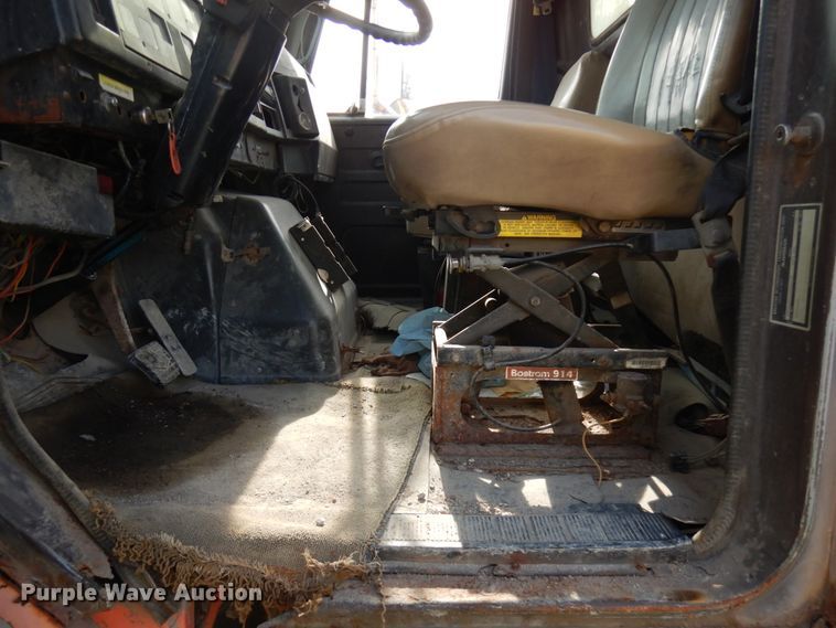 image for item JQ9306 1992 International 2674  dump truck