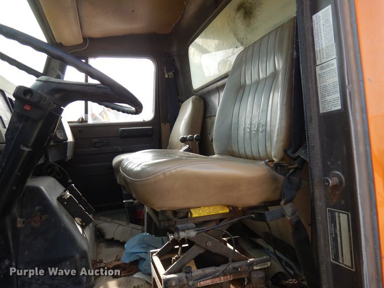 image for item JQ9306 1992 International 2674  dump truck