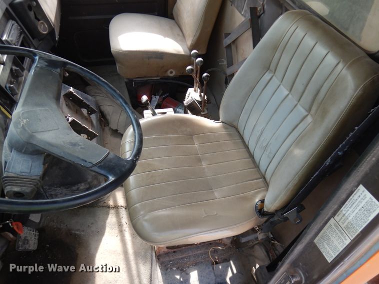 image for item JQ9306 1992 International 2674  dump truck