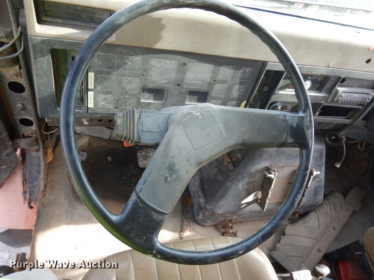 image for item JQ9306 1992 International 2674  dump truck