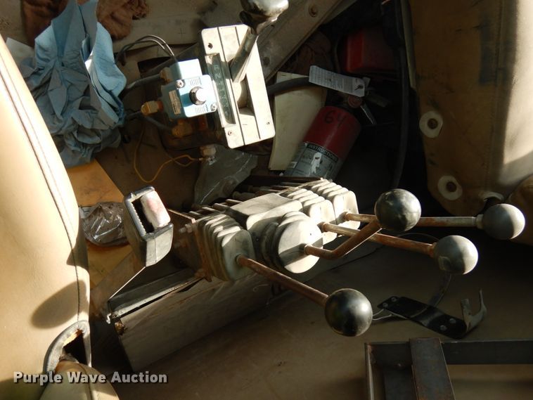 image for item JQ9306 1992 International 2674  dump truck