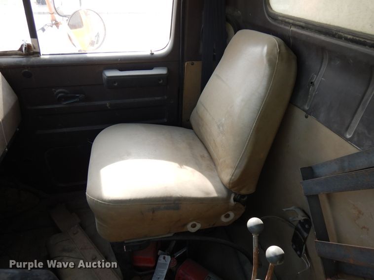 image for item JQ9306 1992 International 2674  dump truck