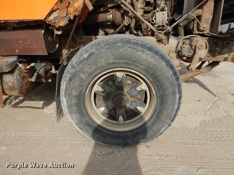 image for item JQ9306 1992 International 2674  dump truck