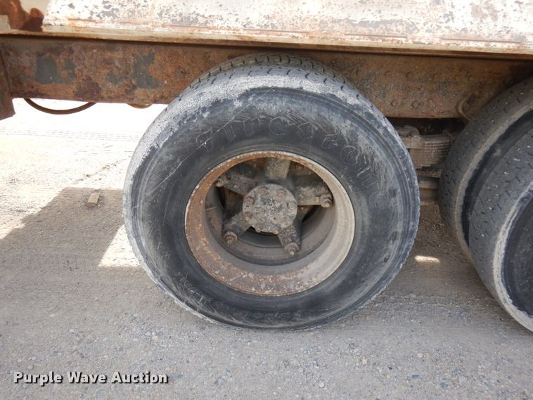 image for item JQ9306 1992 International 2674  dump truck