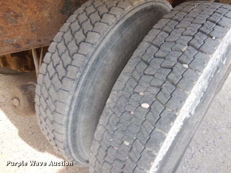 image for item JQ9306 1992 International 2674  dump truck