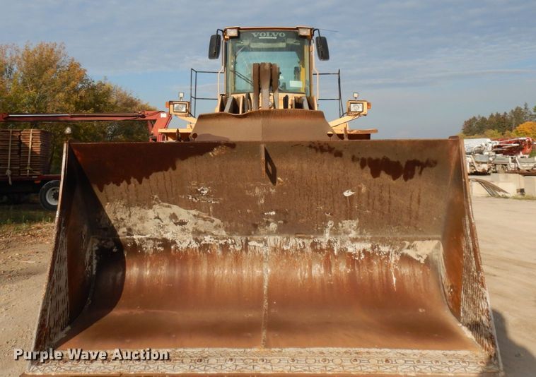 image for item JQ9307 2000 Volvo L220D  wheel loader