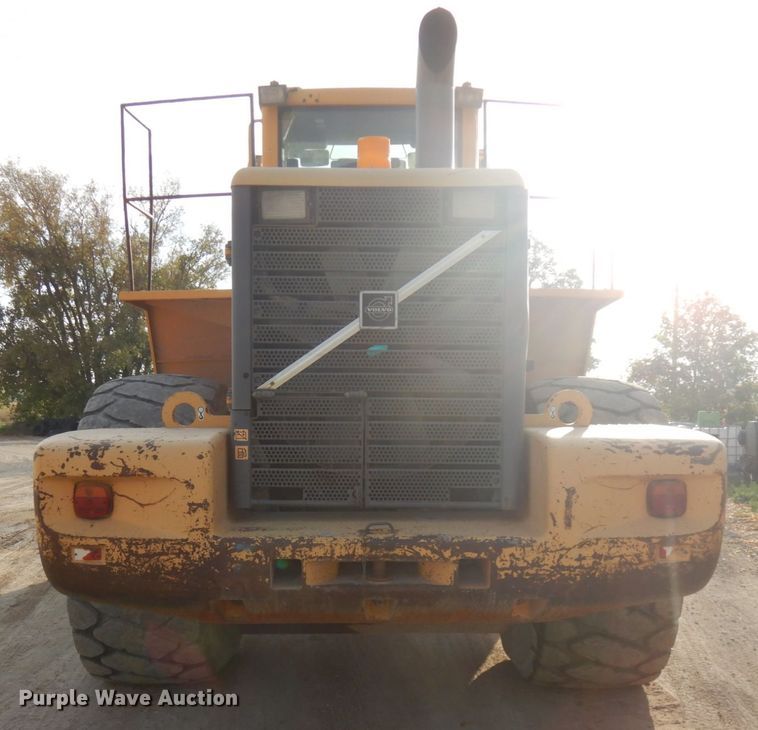 image for item JQ9307 2000 Volvo L220D  wheel loader