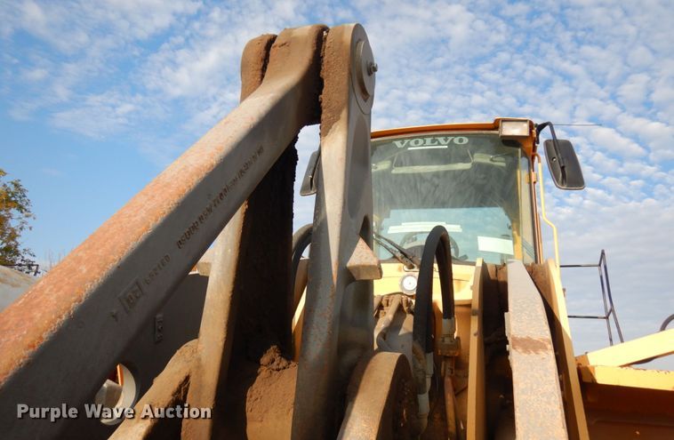 image for item JQ9307 2000 Volvo L220D  wheel loader