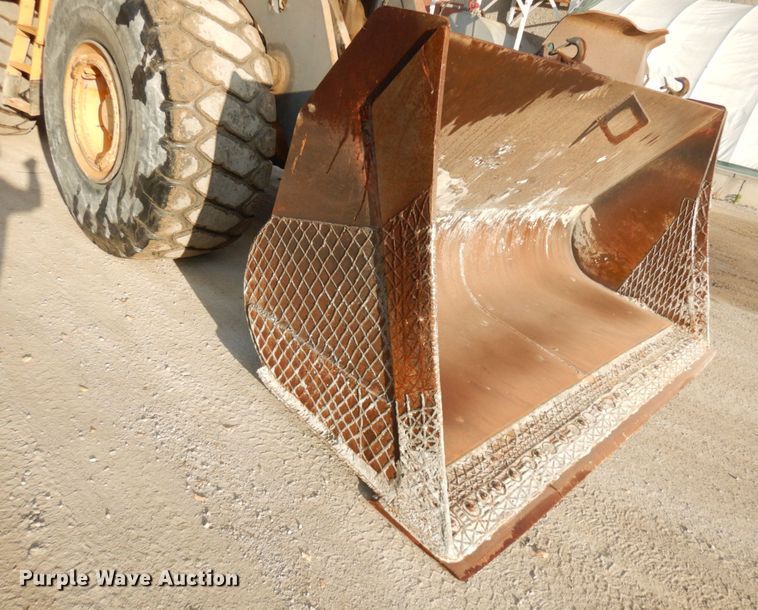 image for item JQ9307 2000 Volvo L220D  wheel loader