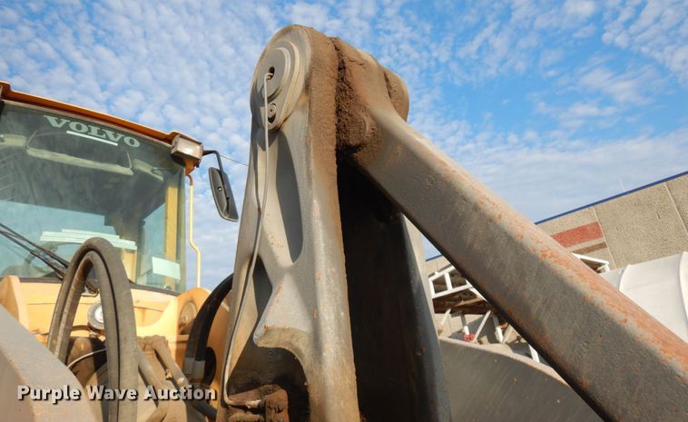 image for item JQ9307 2000 Volvo L220D  wheel loader