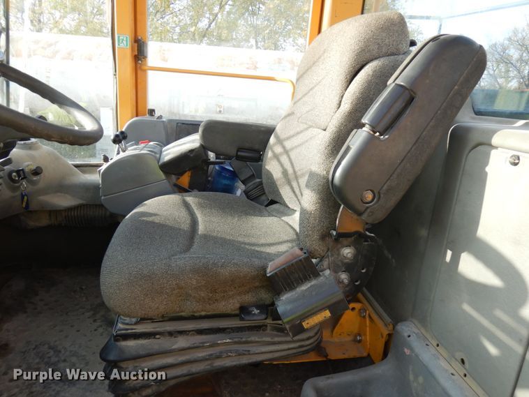 image for item JQ9307 2000 Volvo L220D  wheel loader