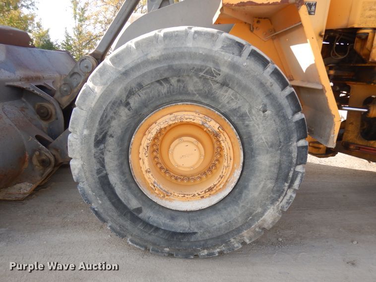 image for item JQ9307 2000 Volvo L220D  wheel loader