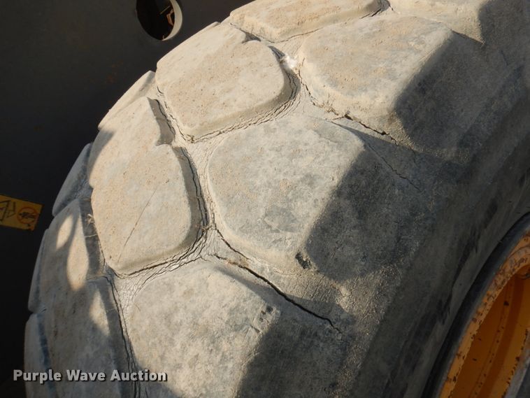 image for item JQ9307 2000 Volvo L220D  wheel loader