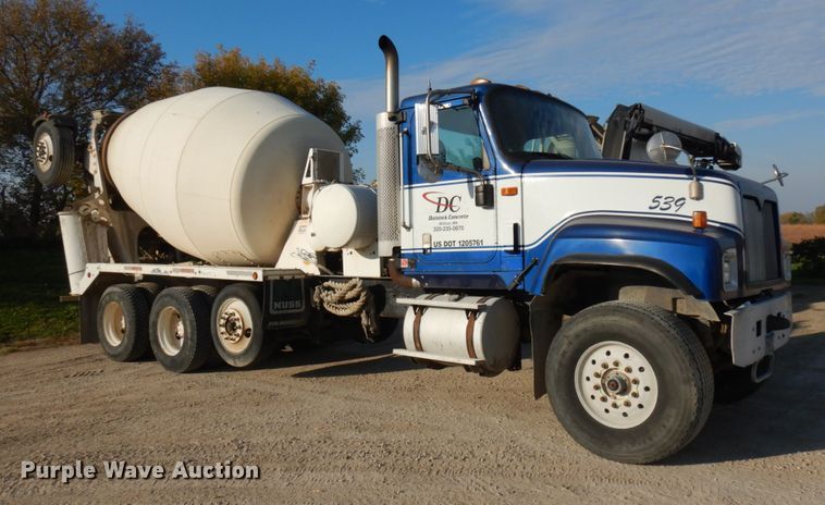 image for item JQ9308 2004 International 5500i  ready mix truck