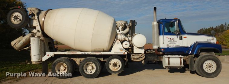 image for item JQ9308 2004 International 5500i  ready mix truck