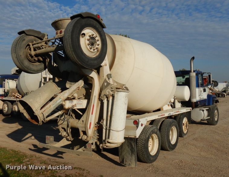 image for item JQ9308 2004 International 5500i  ready mix truck