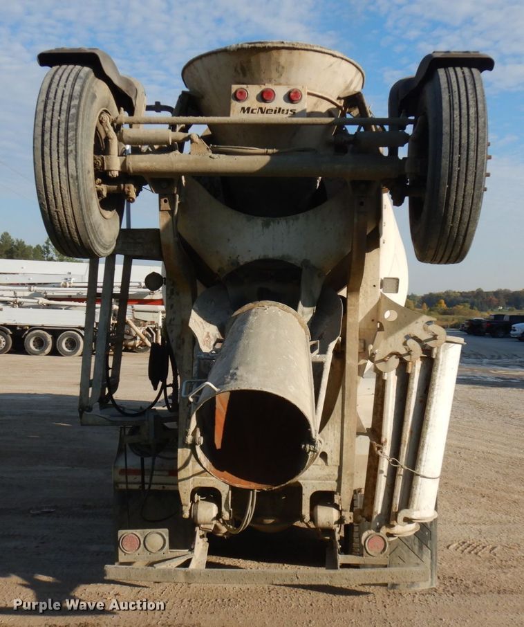 image for item JQ9308 2004 International 5500i  ready mix truck