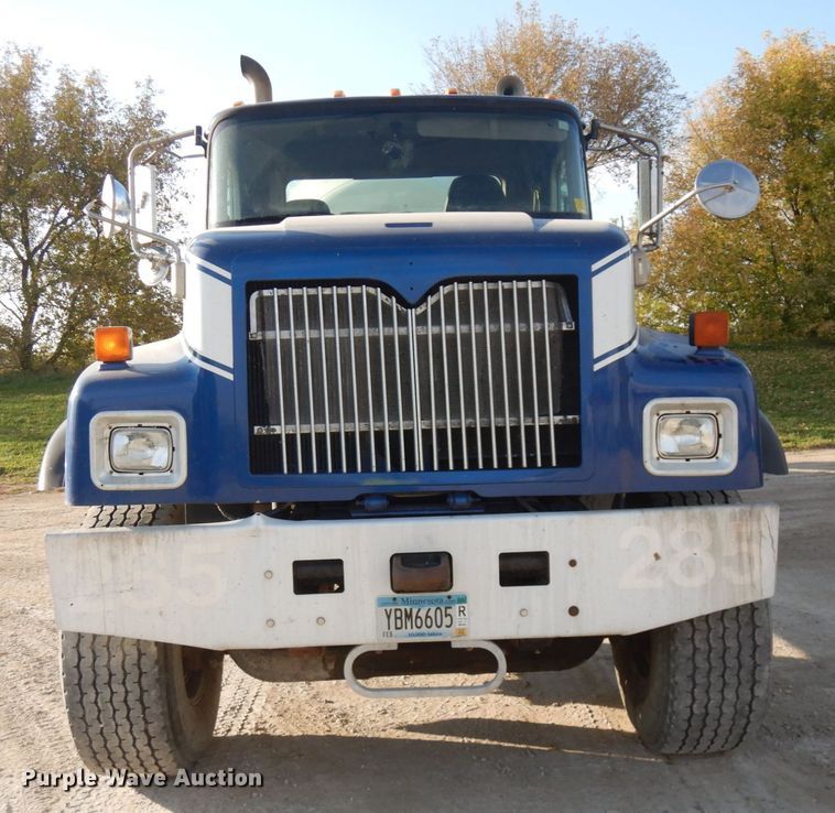 image for item JQ9308 2004 International 5500i  ready mix truck