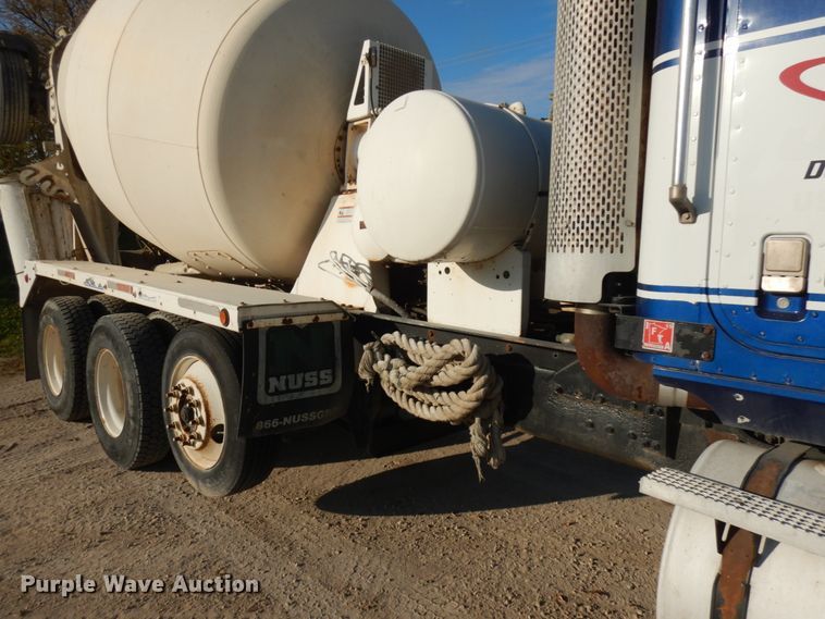 image for item JQ9308 2004 International 5500i  ready mix truck