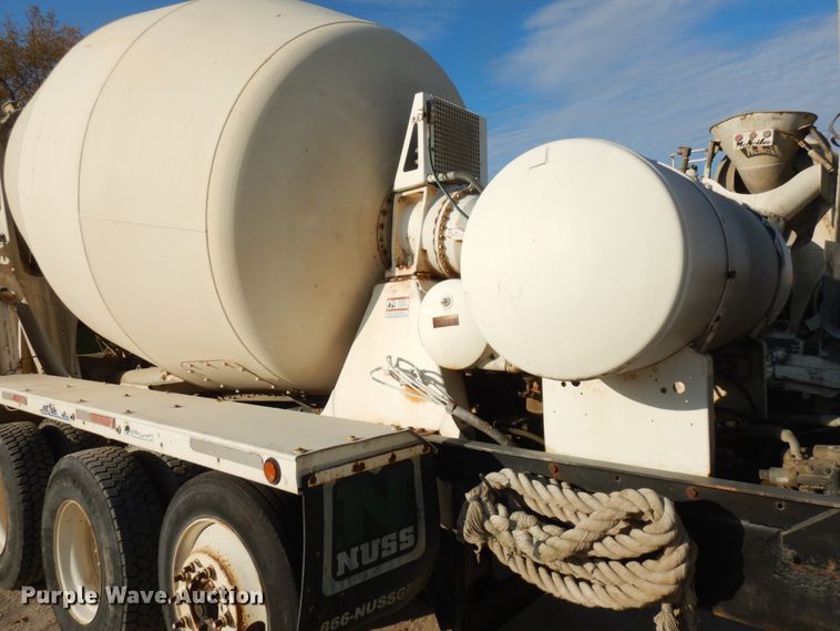 image for item JQ9308 2004 International 5500i  ready mix truck