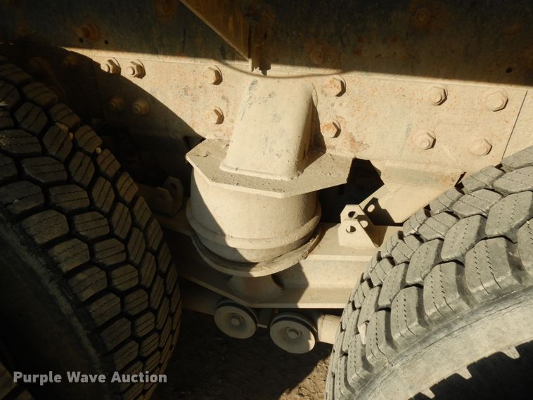 image for item JQ9308 2004 International 5500i  ready mix truck