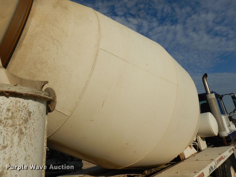 image for item JQ9308 2004 International 5500i  ready mix truck