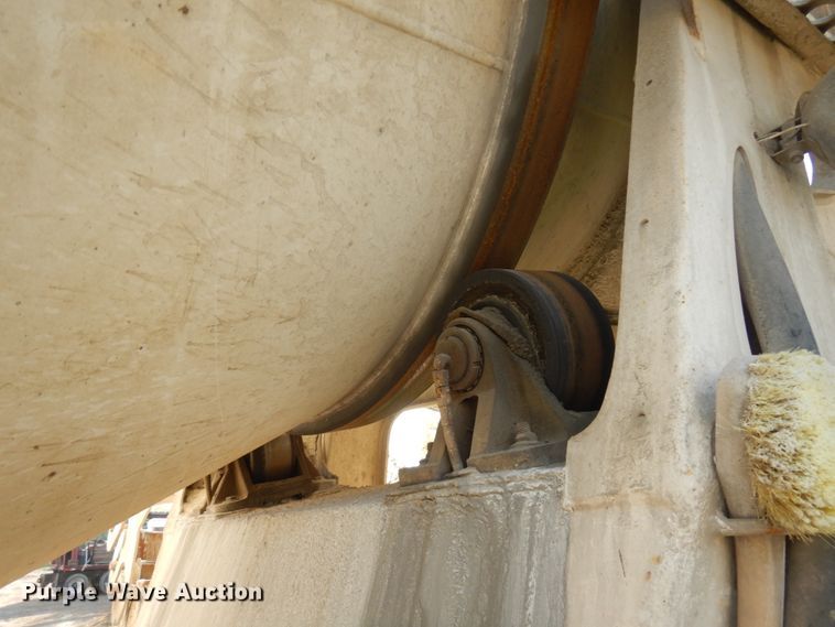 image for item JQ9308 2004 International 5500i  ready mix truck