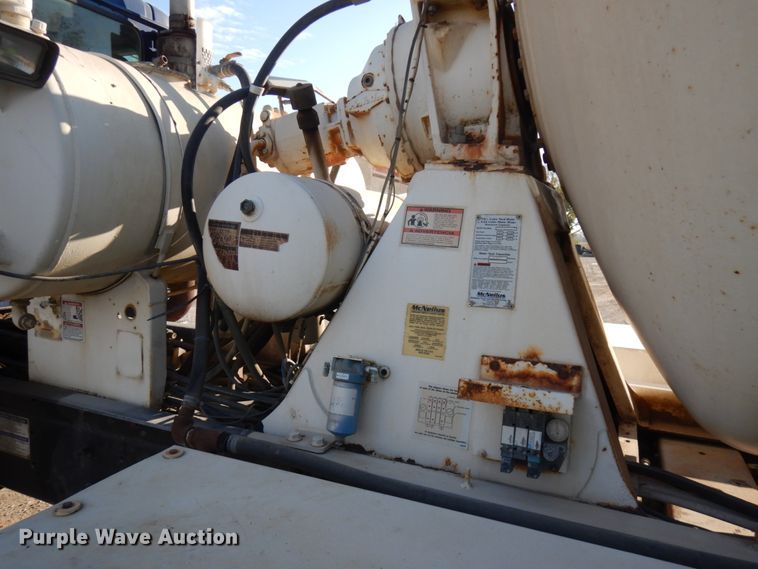 image for item JQ9308 2004 International 5500i  ready mix truck