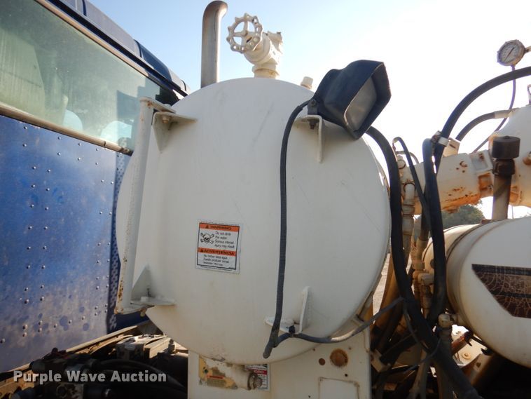 image for item JQ9308 2004 International 5500i  ready mix truck