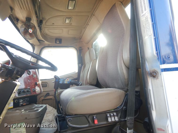 image for item JQ9308 2004 International 5500i  ready mix truck