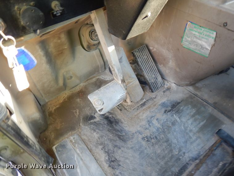 image for item JQ9308 2004 International 5500i  ready mix truck