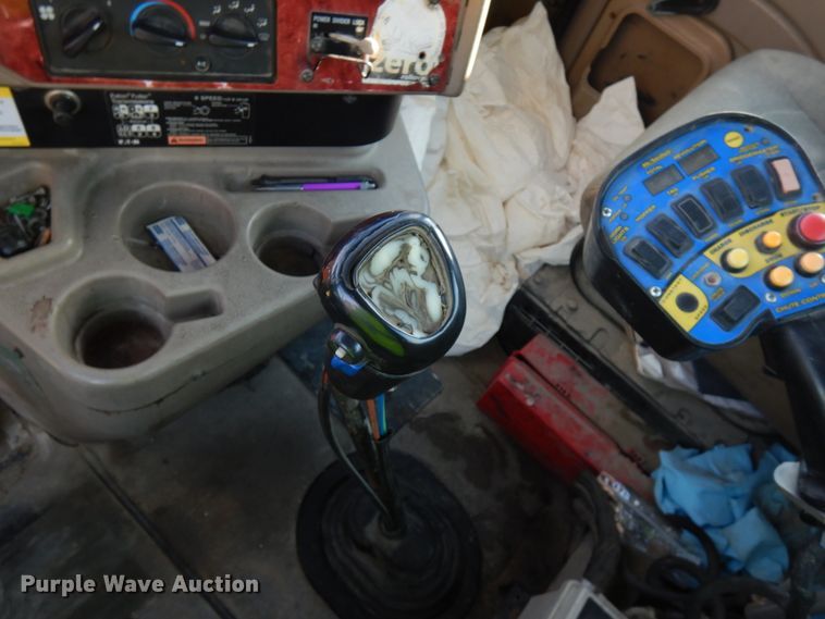 image for item JQ9308 2004 International 5500i  ready mix truck