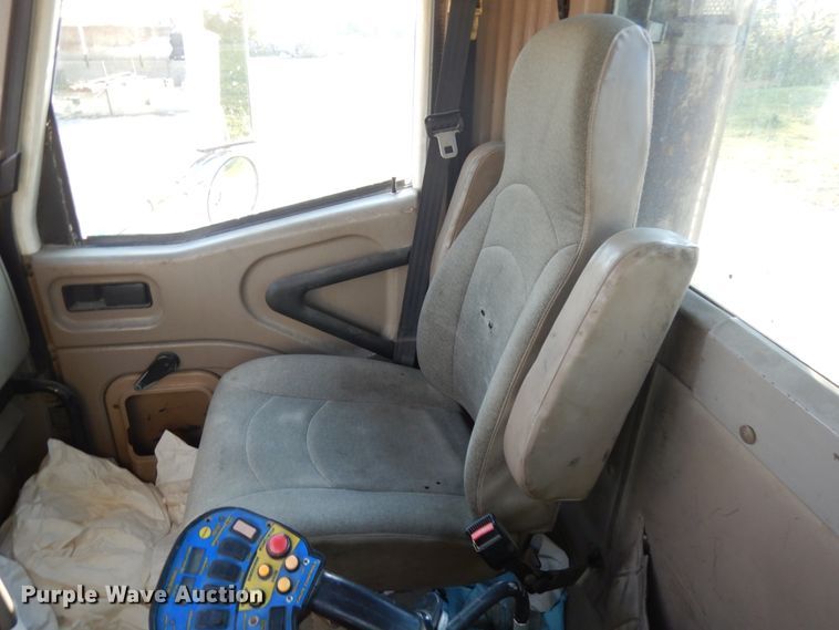 image for item JQ9308 2004 International 5500i  ready mix truck