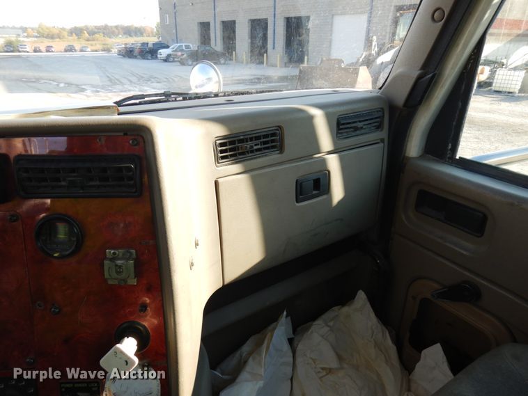 image for item JQ9308 2004 International 5500i  ready mix truck