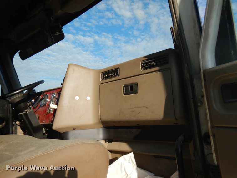 image for item JQ9308 2004 International 5500i  ready mix truck