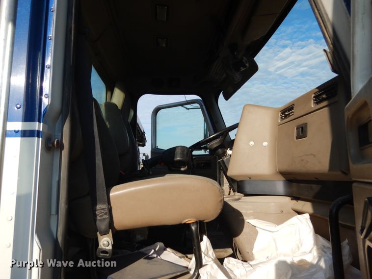 image for item JQ9308 2004 International 5500i  ready mix truck