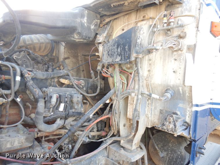 image for item JQ9308 2004 International 5500i  ready mix truck