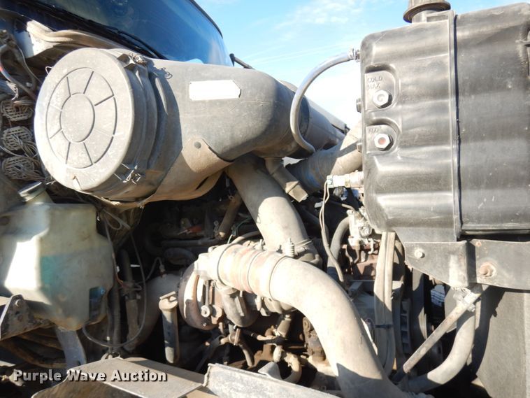 image for item JQ9308 2004 International 5500i  ready mix truck