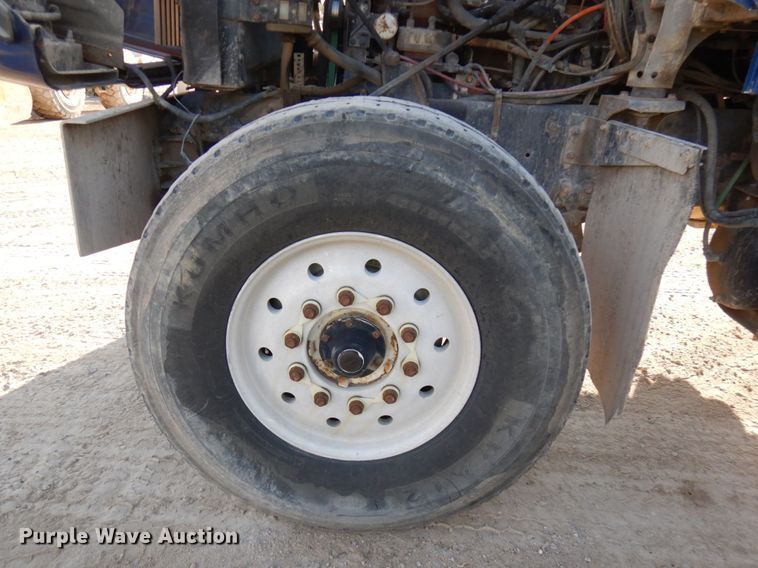 image for item JQ9308 2004 International 5500i  ready mix truck