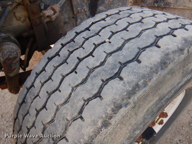 image for item JQ9308 2004 International 5500i  ready mix truck