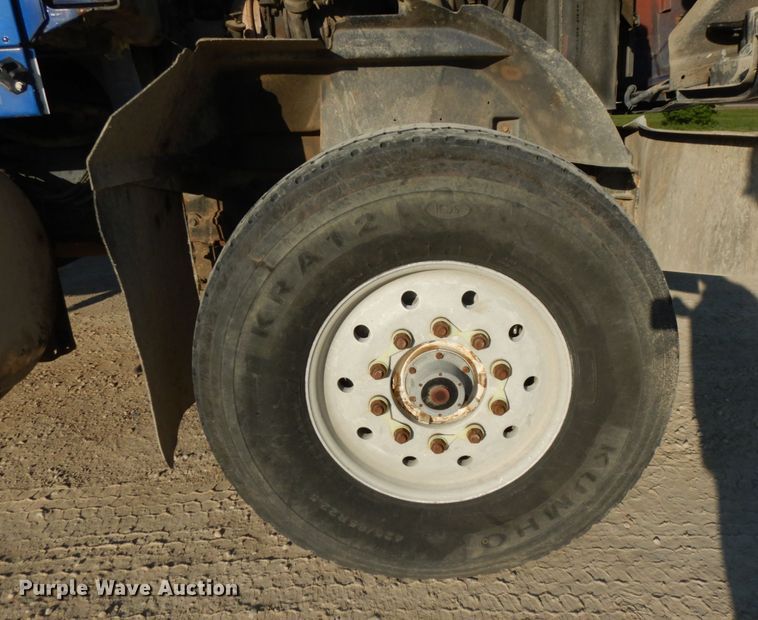 image for item JQ9308 2004 International 5500i  ready mix truck